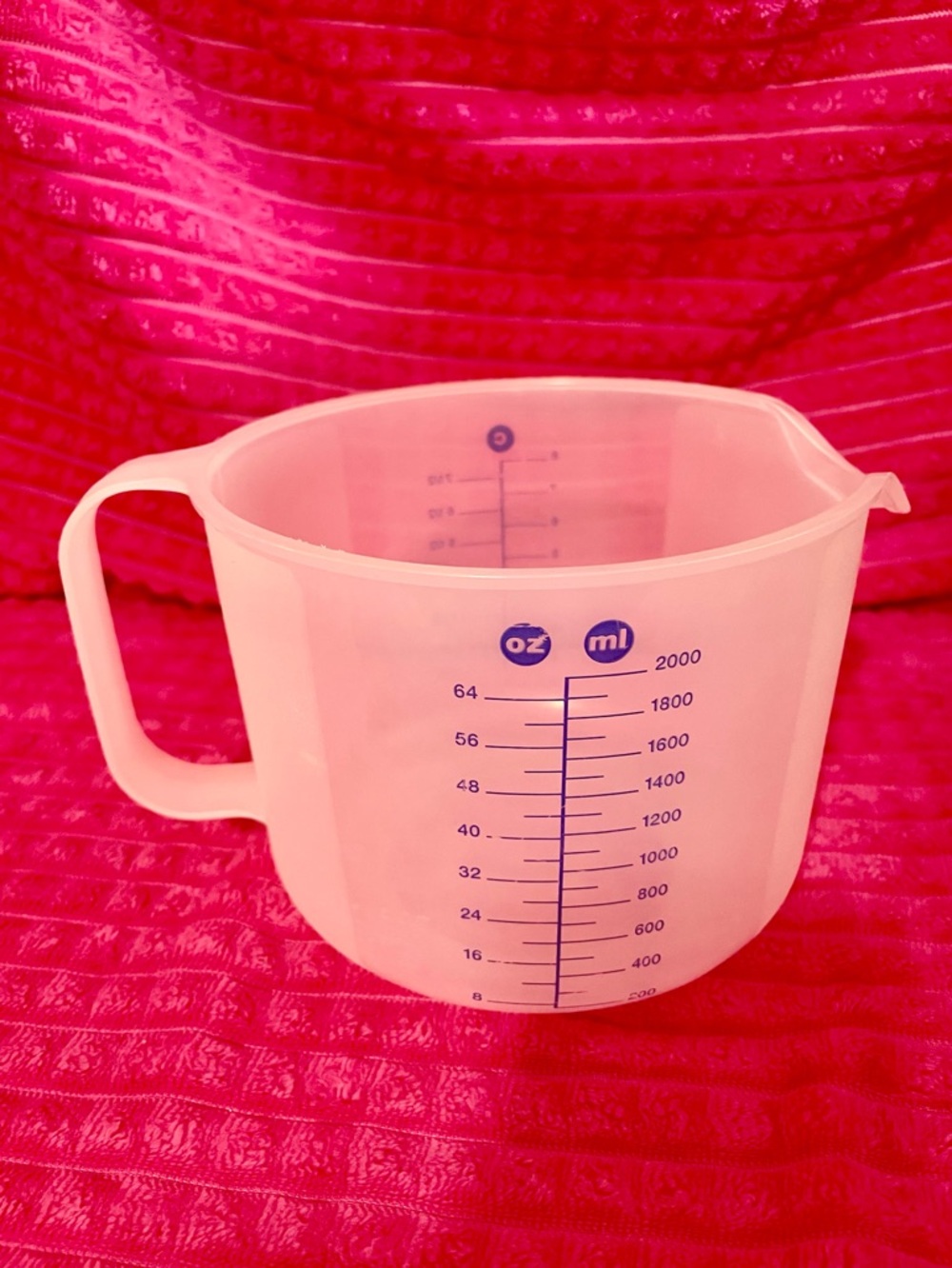 Tupperware White Measuring Jug with Blue Scale